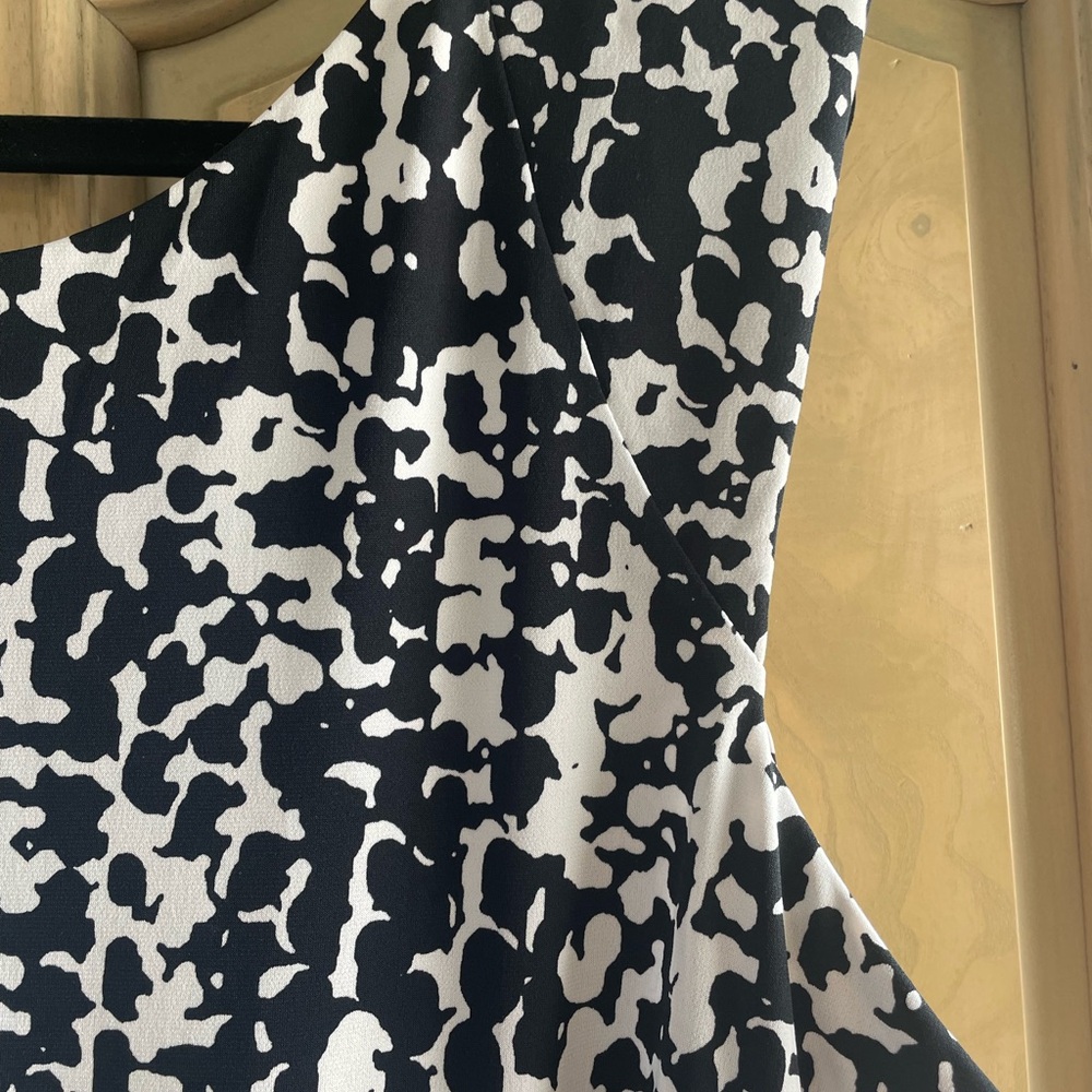Dress - Picture 5 of 9